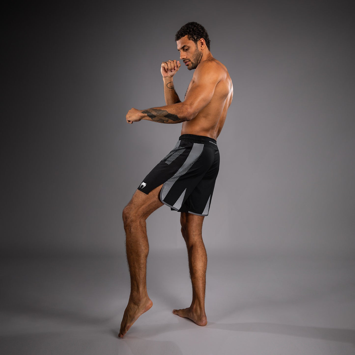 Venum Adrenaline Fightshorts – Schwarz/Silbergrau