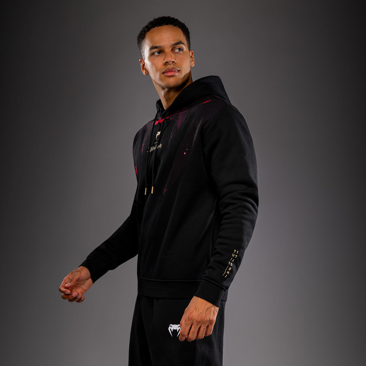 Jujutsu Kaisen x Venum Itadori Kapuzenpullover – Schwarz/Rot