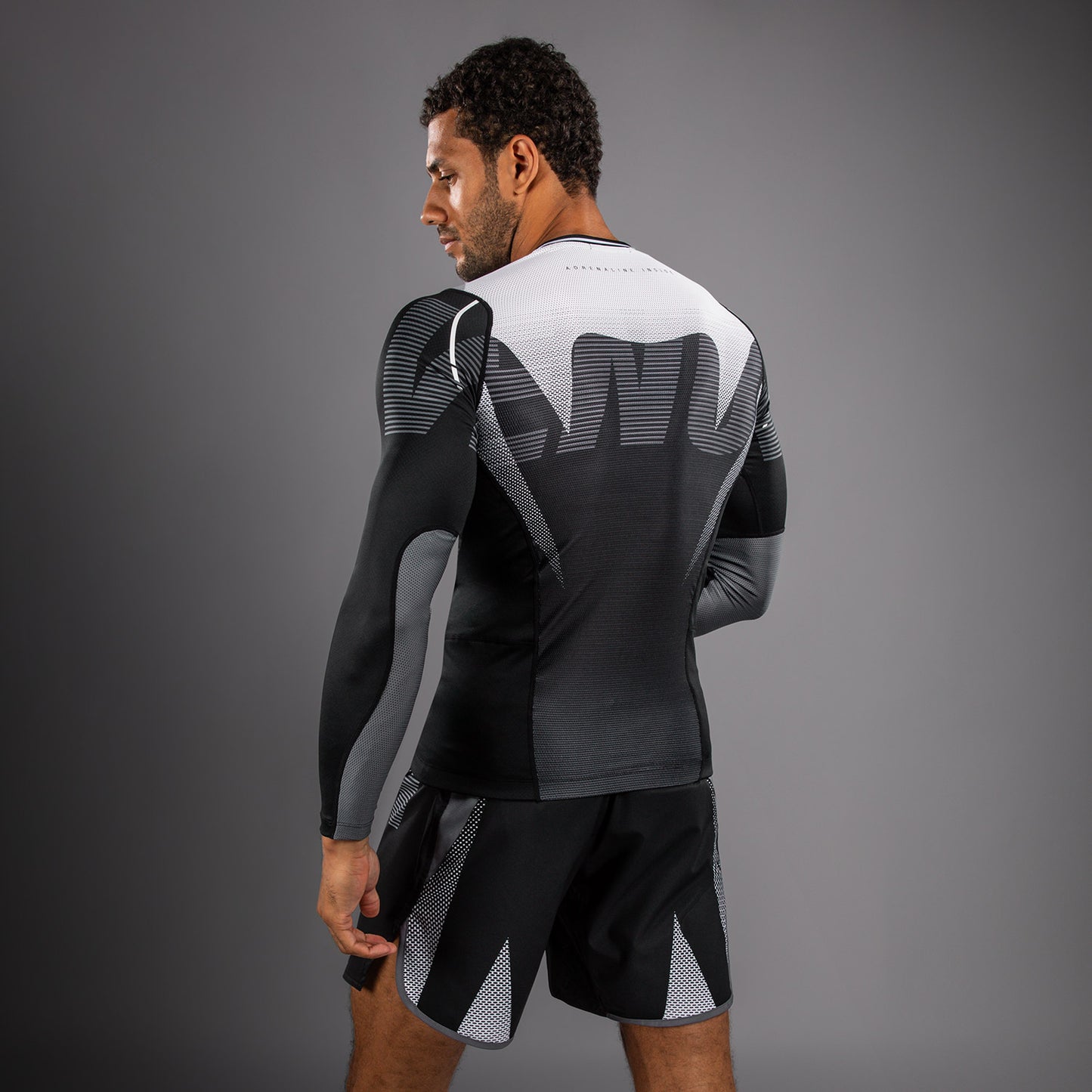Venum Adrenaline Langarm Rashguard – Schwarz/Silbergrau