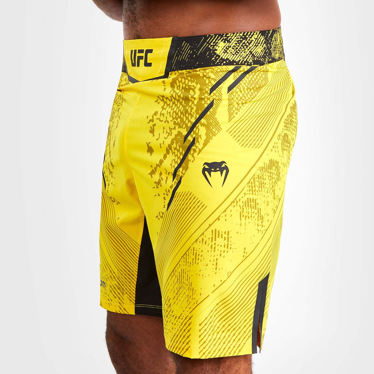 UFC Adrenaline by Venum Personalisierte Authentische Fight Night Herren-Kampfshorts - Lange Passform - Gelb