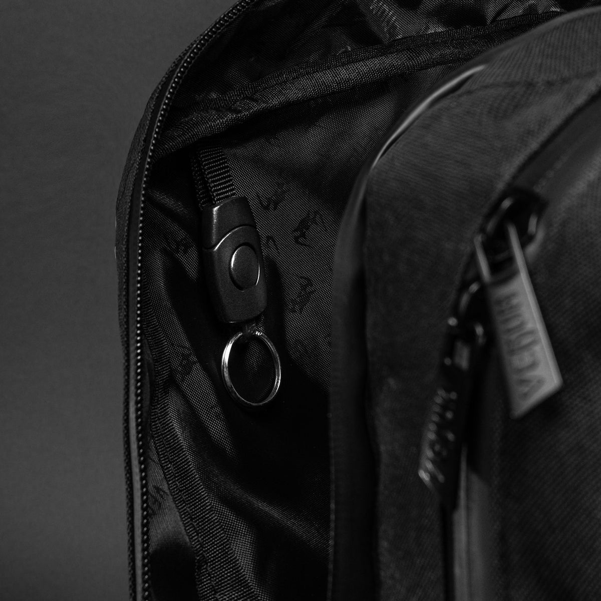 Venum Amazonia Reborn Rucksack (15-25 L) - Schwarz/Grau