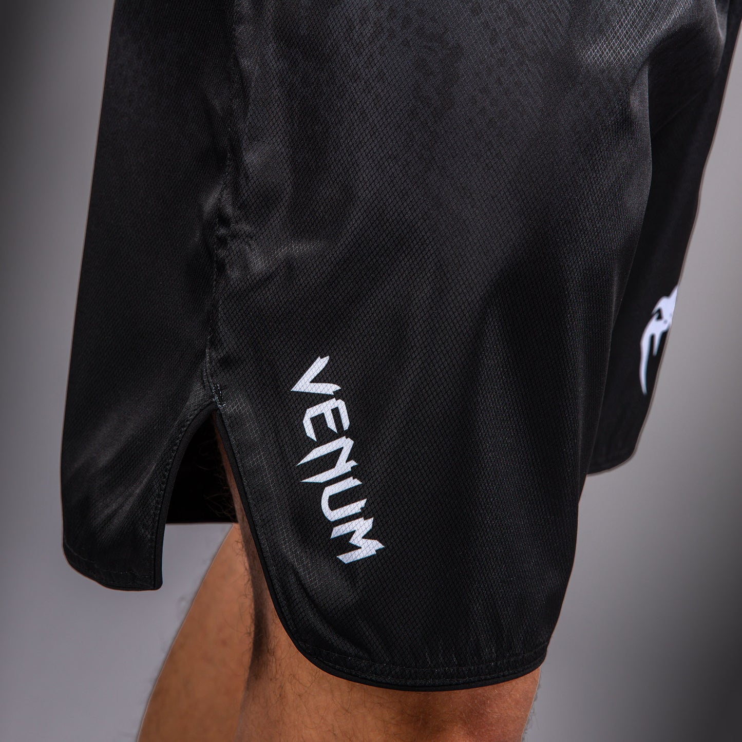 Venum Black Viper Fightshort – Schwarz