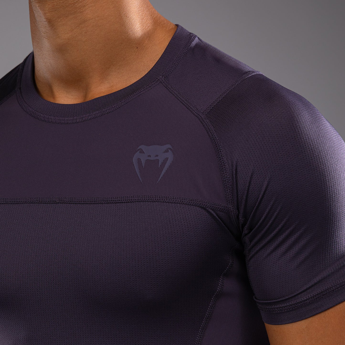 Venum G-Fit Air Herren Kurzarm Rashguard - Tiefpurpur