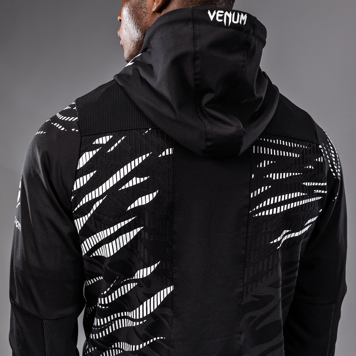 UFC Fusion by Venum Authentic Fight Night Herren Walkout Hoodie - Schwarz