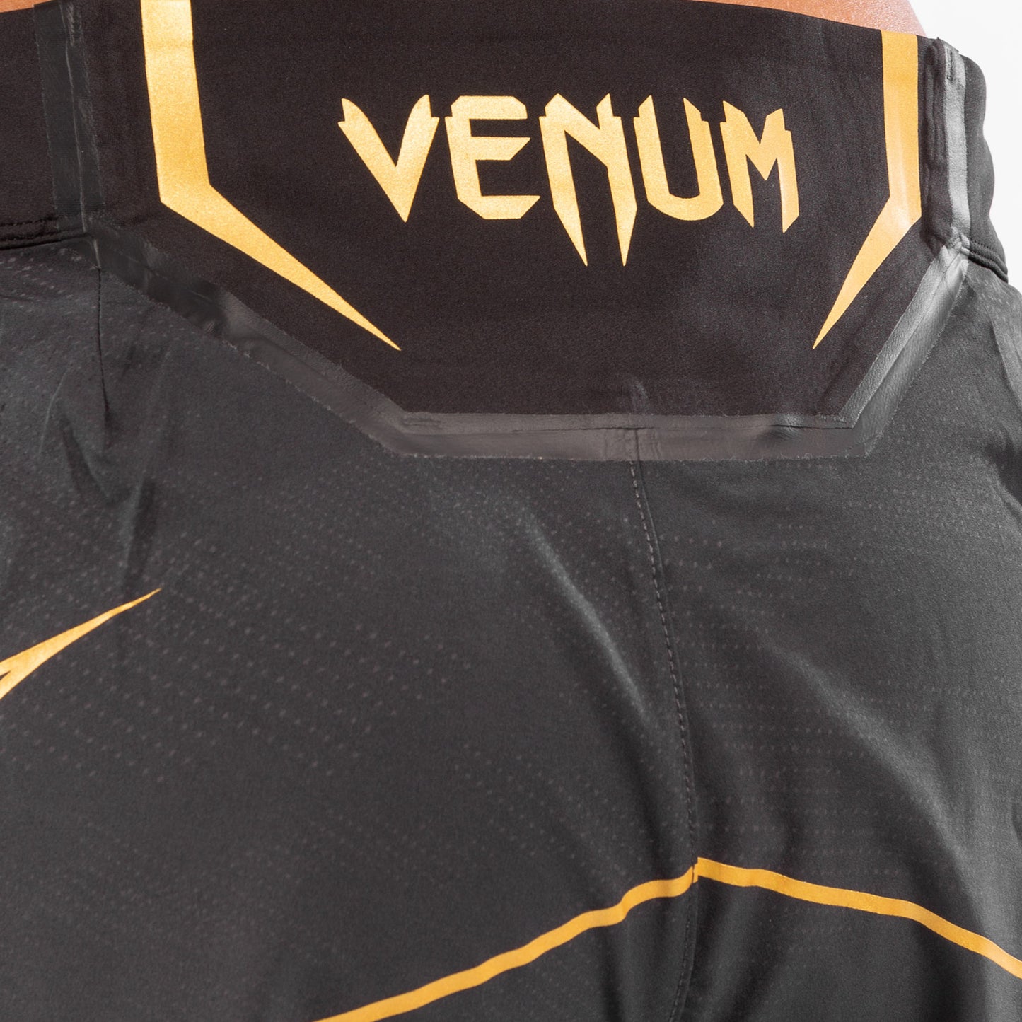 UFC Venum Authentic Fight Night Damen Shorts - Short Fit - Champion