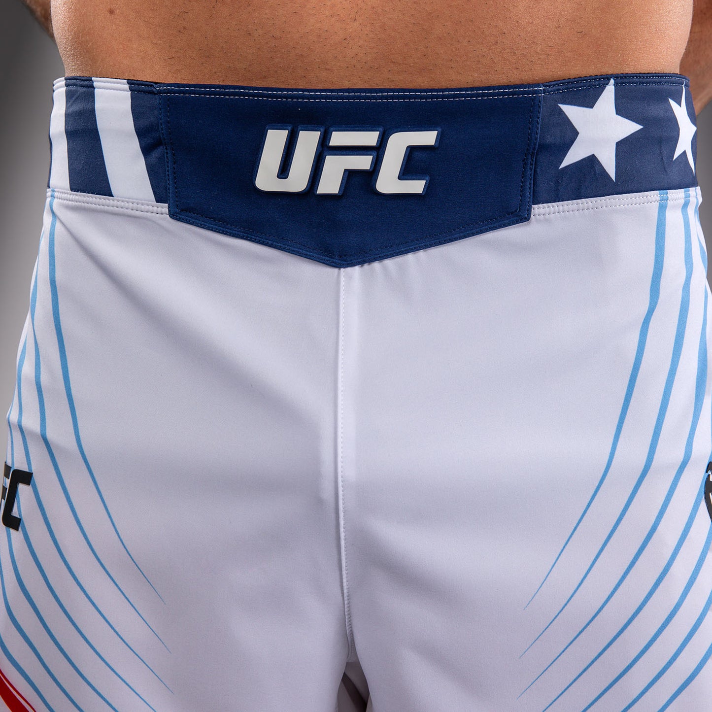 Official UFC Freedom 250 by Venum Authentic Fight Night Fight Shorts im Short Fit für Herren - Weiß