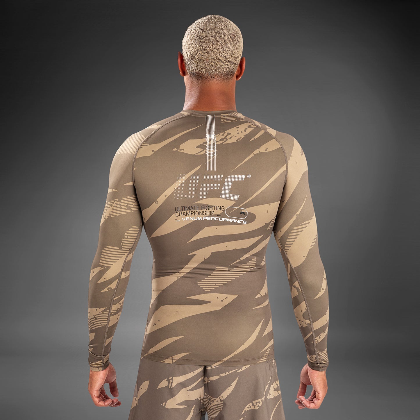 UFC Adrenaline by Venum Fight Week Performance Langärmeliger Rashguard - Desert Camo
