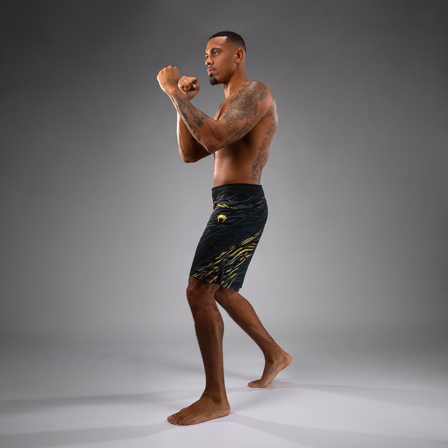 UFC Fusion by Venum Authentic Fight Night Herren Fight Short - Long Fit - Champion