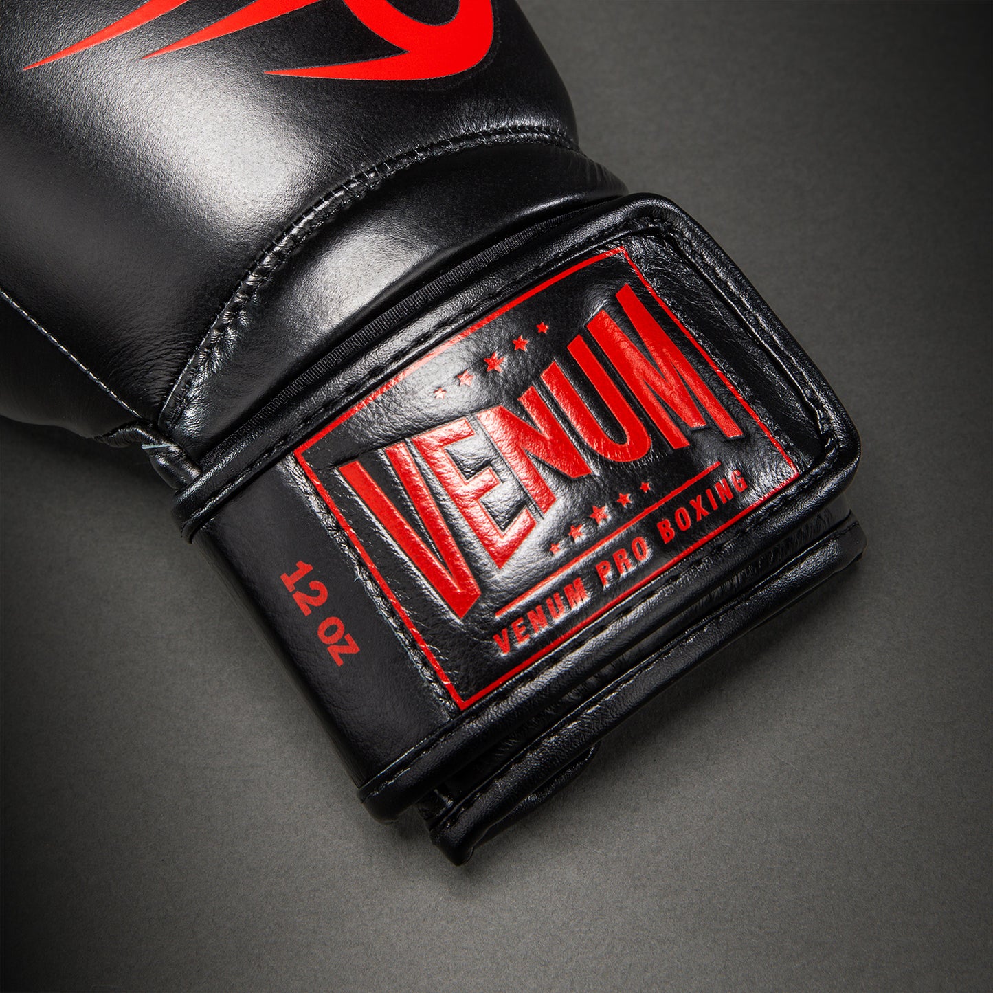 Venum Giant 2.0 Mike Tyson Pro Boxhandschuhe – Schwarz/Rot