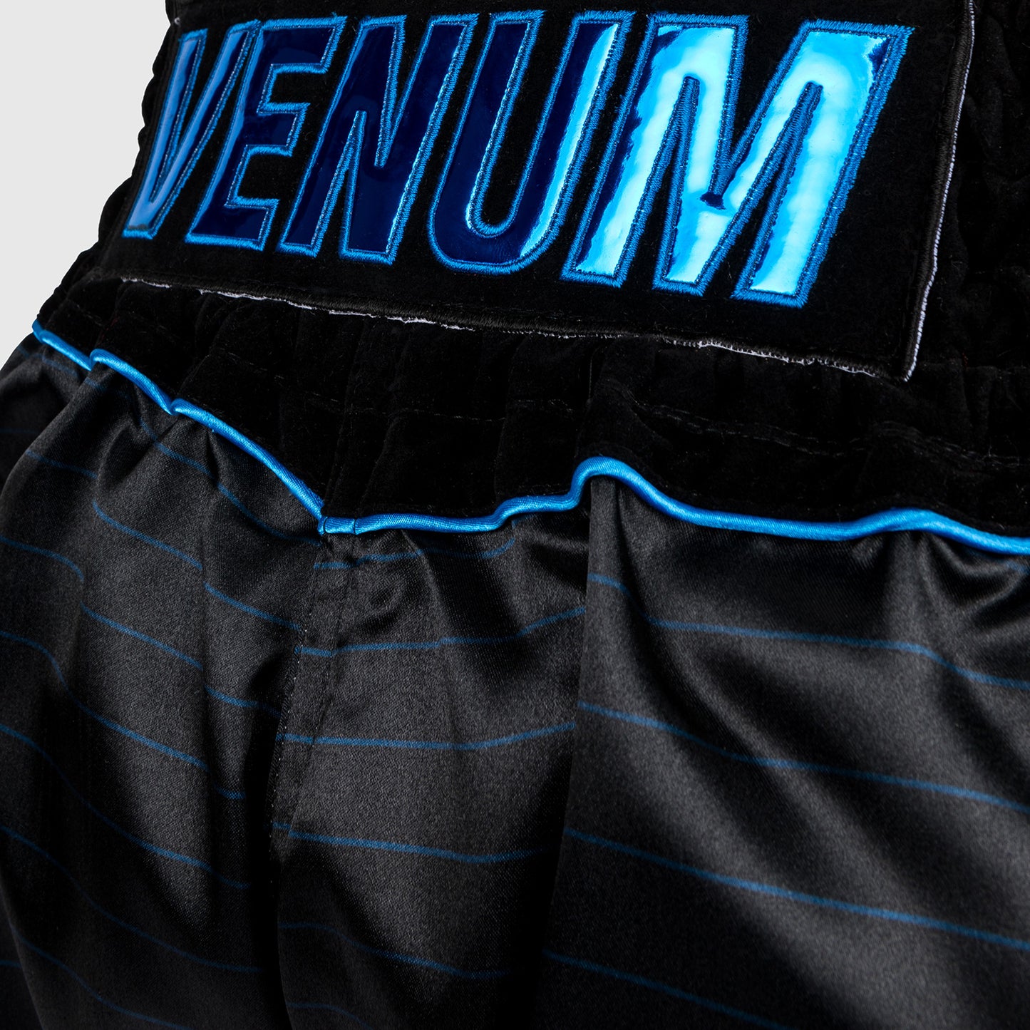 Venum Attack Muay Thai Shorts - Schwarz/Blau
