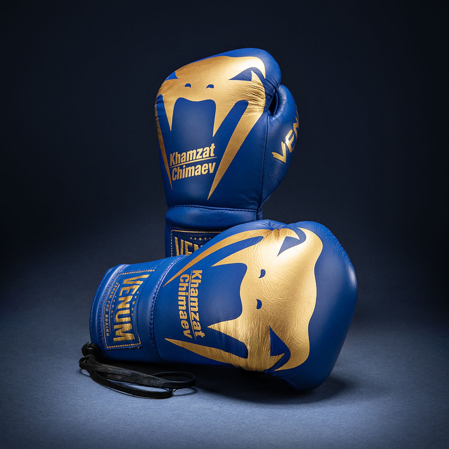venum muay thai handschuhe Venum Giant 2.0 Khamzat Chimaev Pro Boxhandschuhe - Blau/Gold