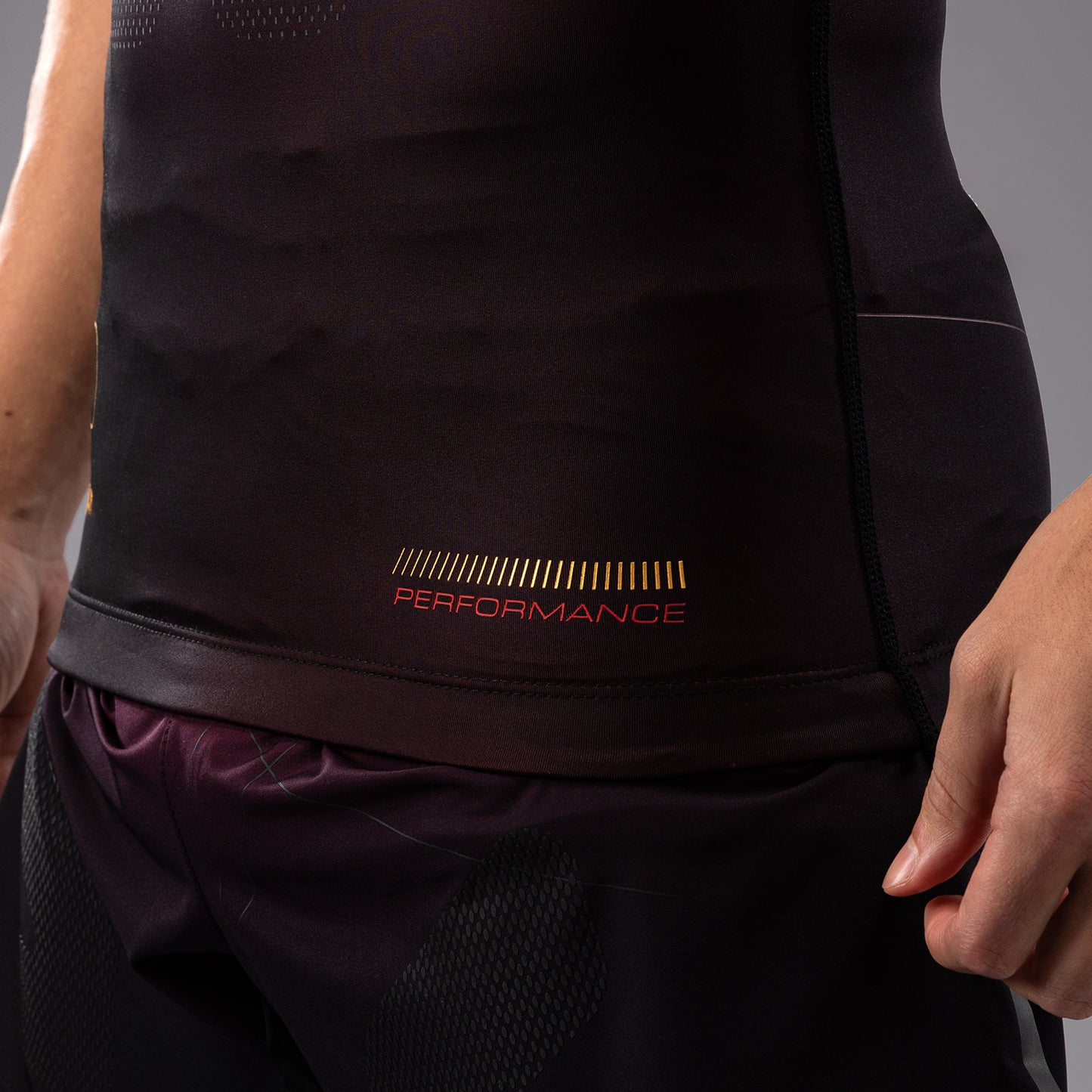 Venum Tactical XT Kurzärmeliger Rashguard für Männer - Schwarz/Burgund/Gold