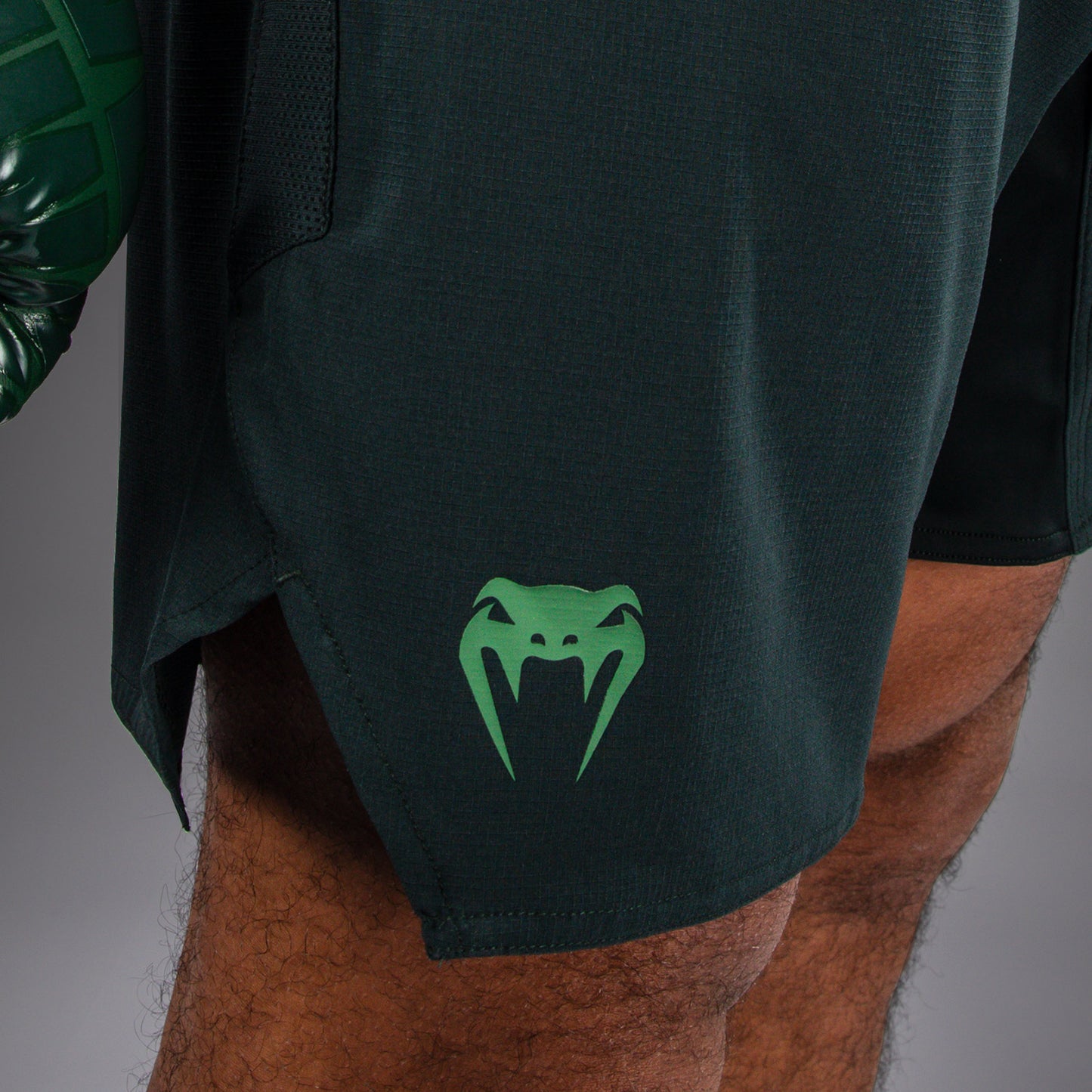 Venum Light 5.0 Fightshorts - Waldgrün/Hellgrün