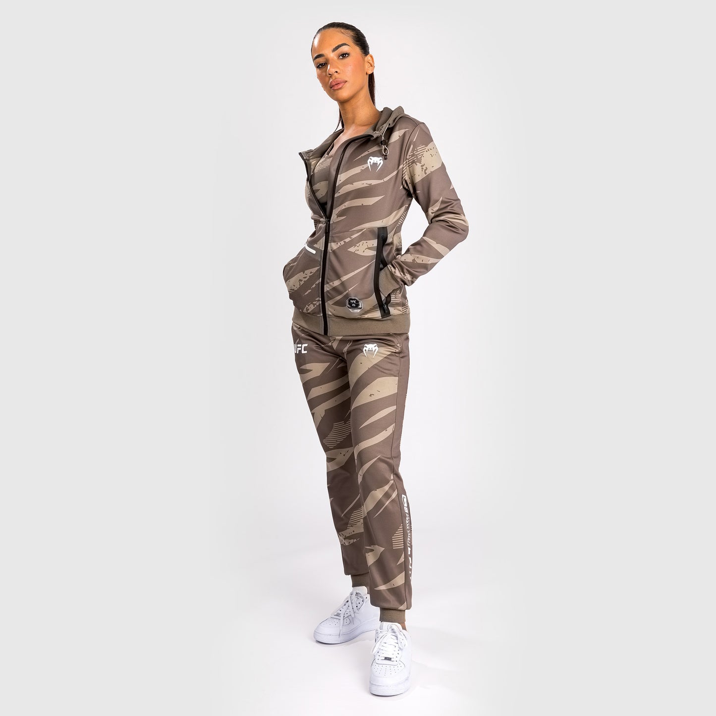 UFC Adrenaline by Venum Fight Week Frauen Zip Hoodie - Desert Camo