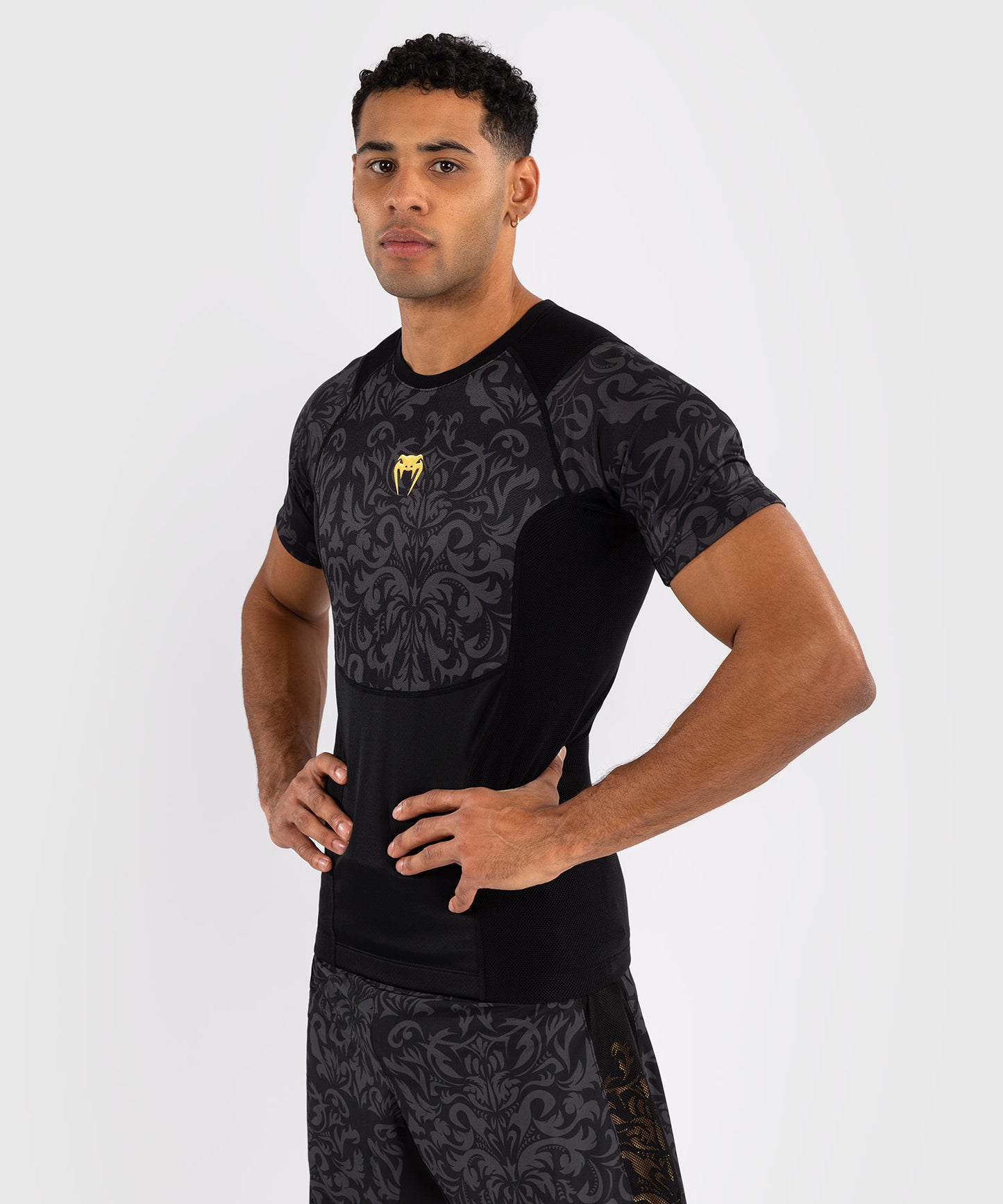 Venum x Topuria Unmatched Edition Kurzarm Rashguard - Schwarz/Gold