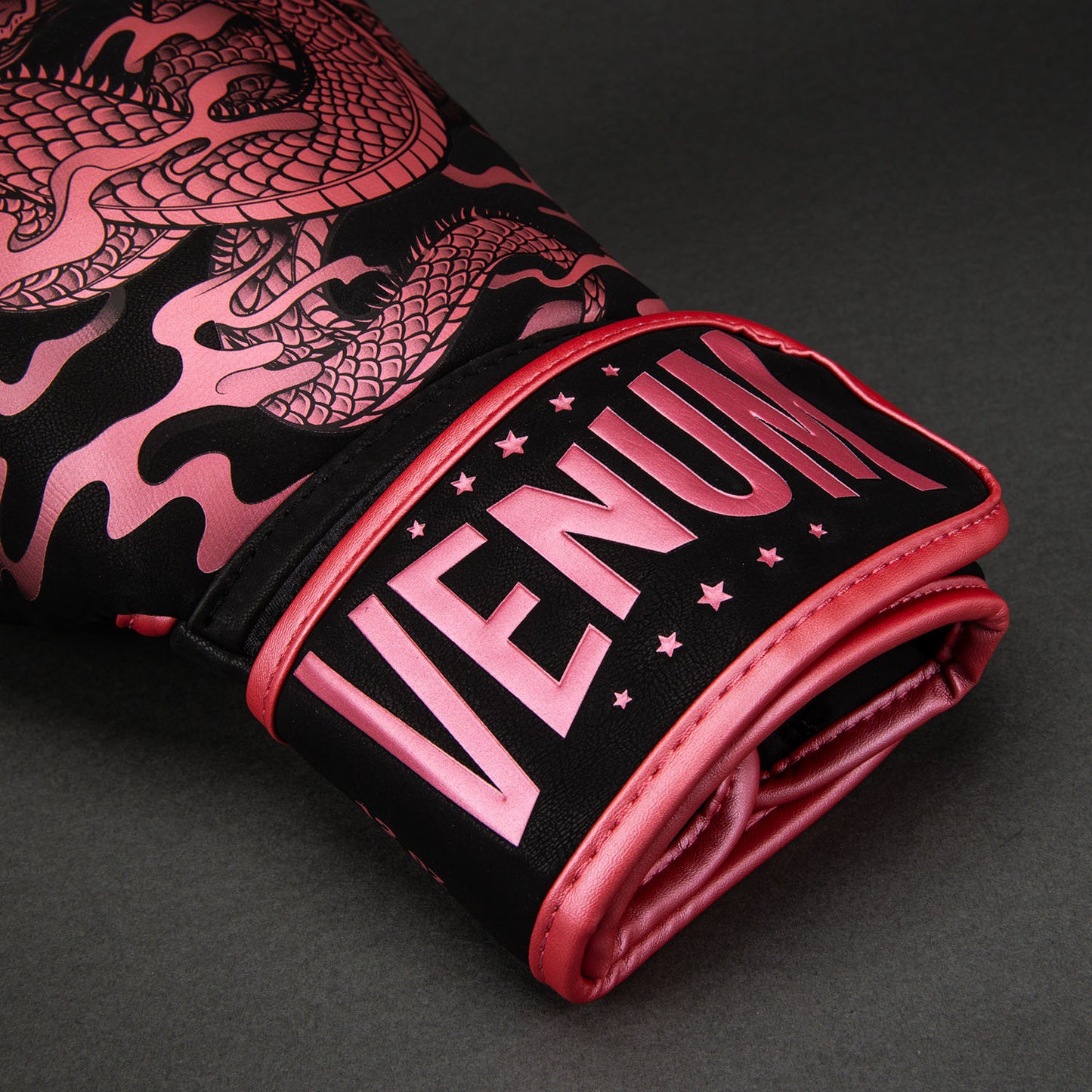 Boxhandschuhe Venum Dragon's Flight - Schwarz / Metallic-Rosa
