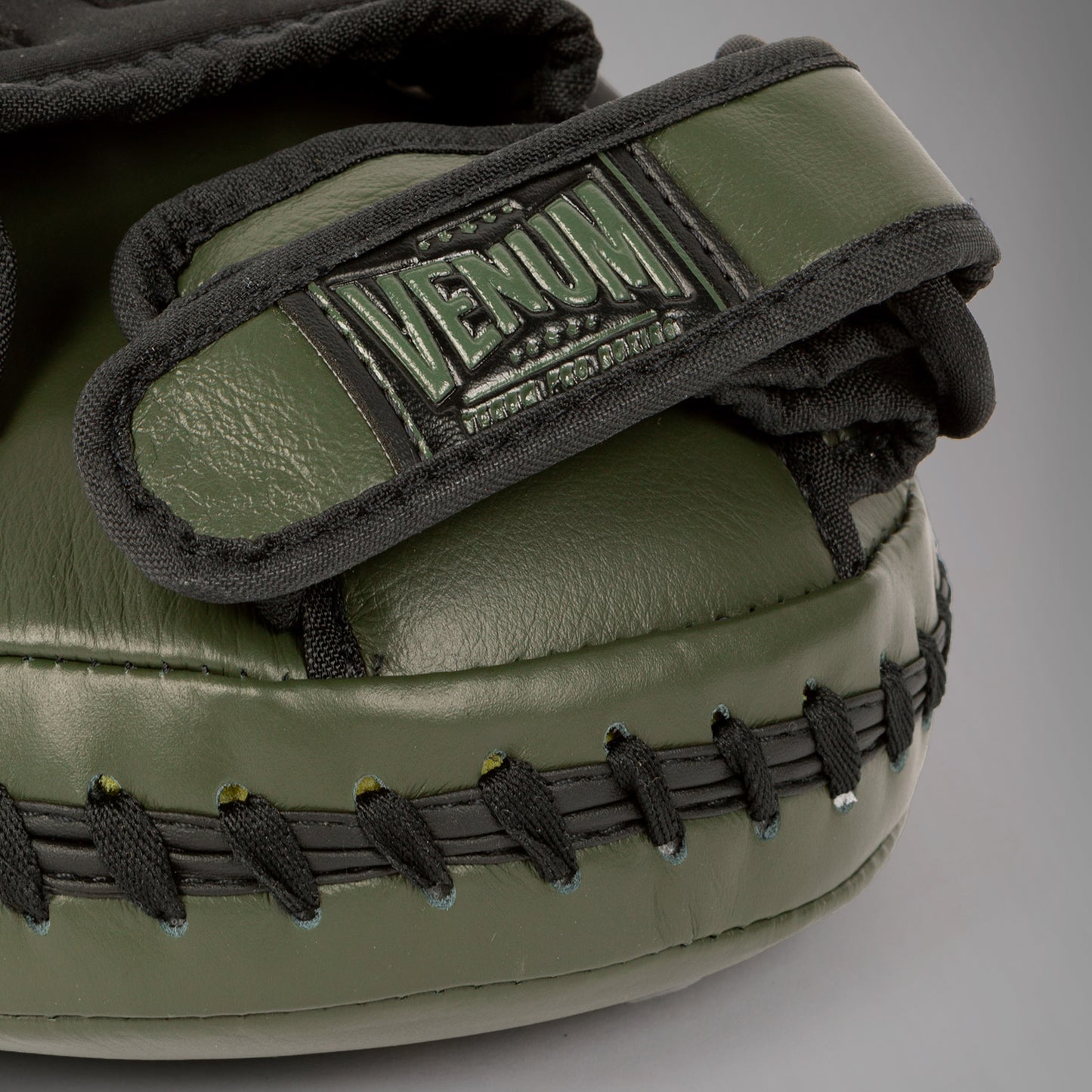 Venum Pro Boxing - Large Punch Mitts (Paar) - Khaki/Gold