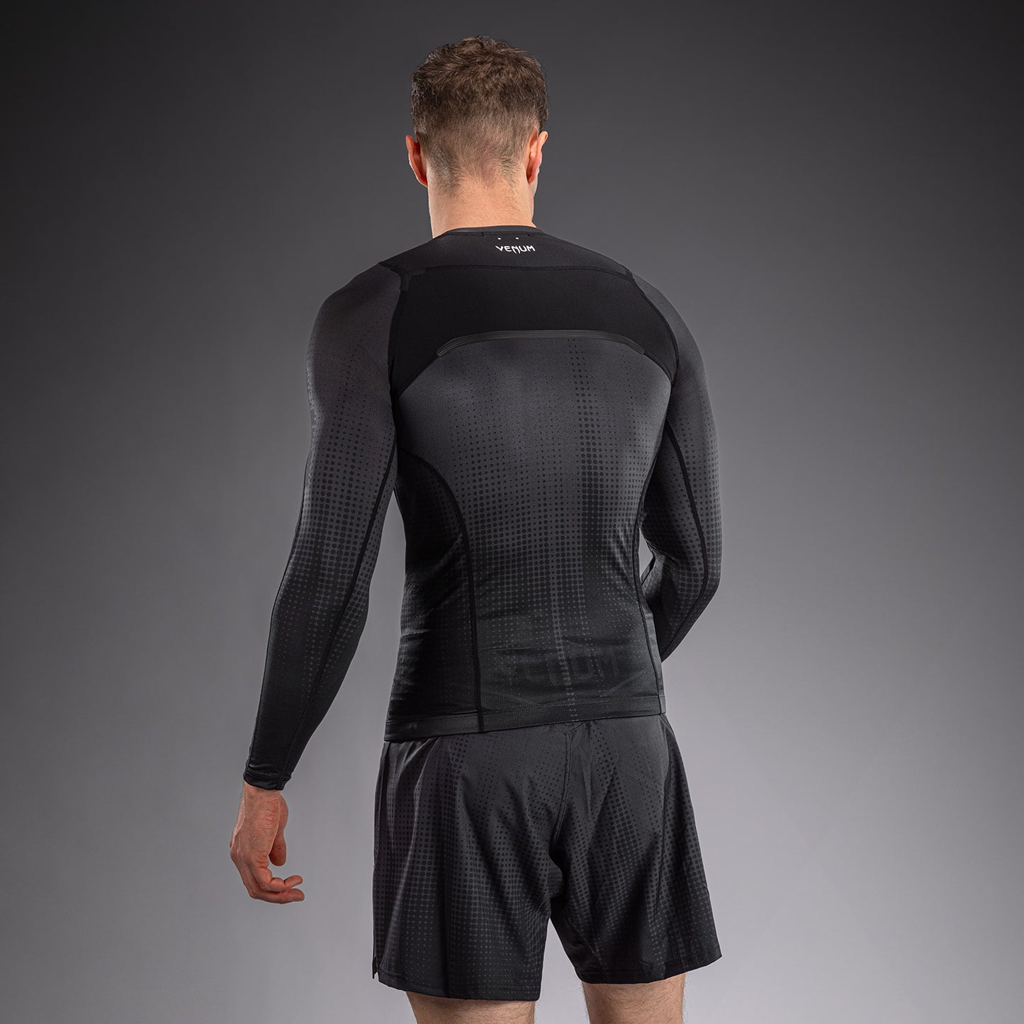 Venum Stealth Langarm Rashguard – Schwarz/Weiß