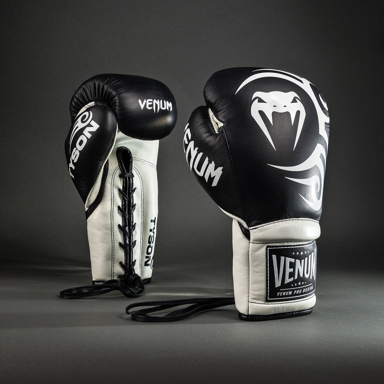 Venum Giant 2.0 Mike Tyson Pro Boxhandschuhe mit Schnürsenkeln