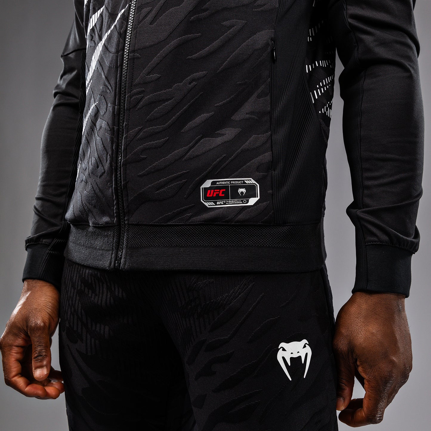 UFC Fusion by Venum Authentic Fight Night Herren Walkout Hoodie - Schwarz