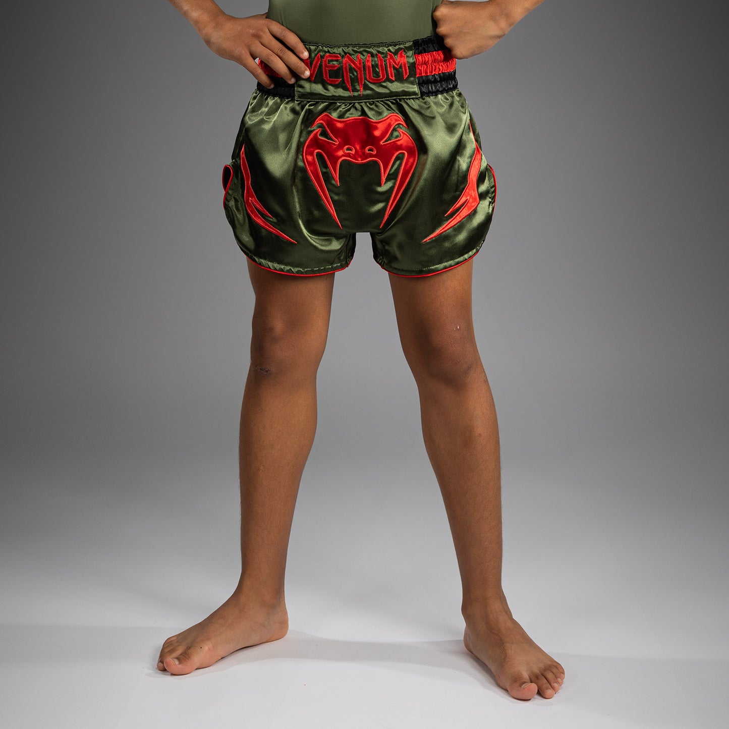 Venum Inferno Kinder Muay Thai Shorts - Armeegrün/Orange