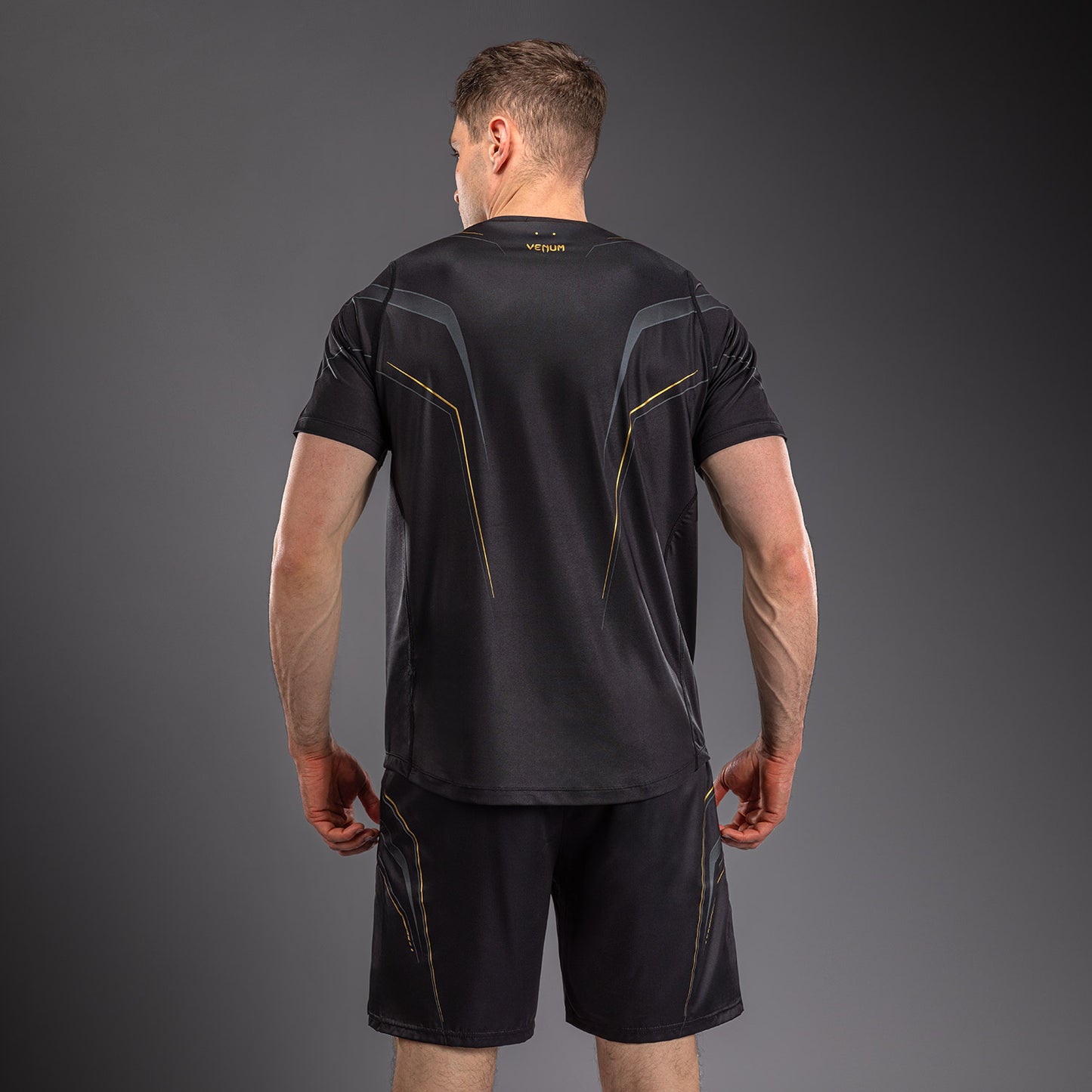 Venum Streamline Dry-Tech T-Shirt – Schwarz/Gold