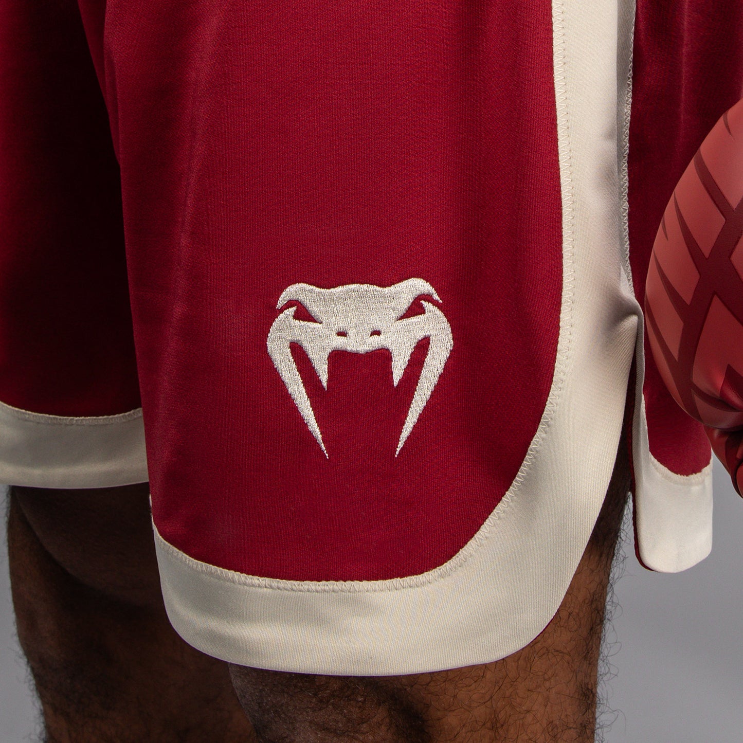 Venum Classic Boxshorts – Rubinrot/Elfenbein