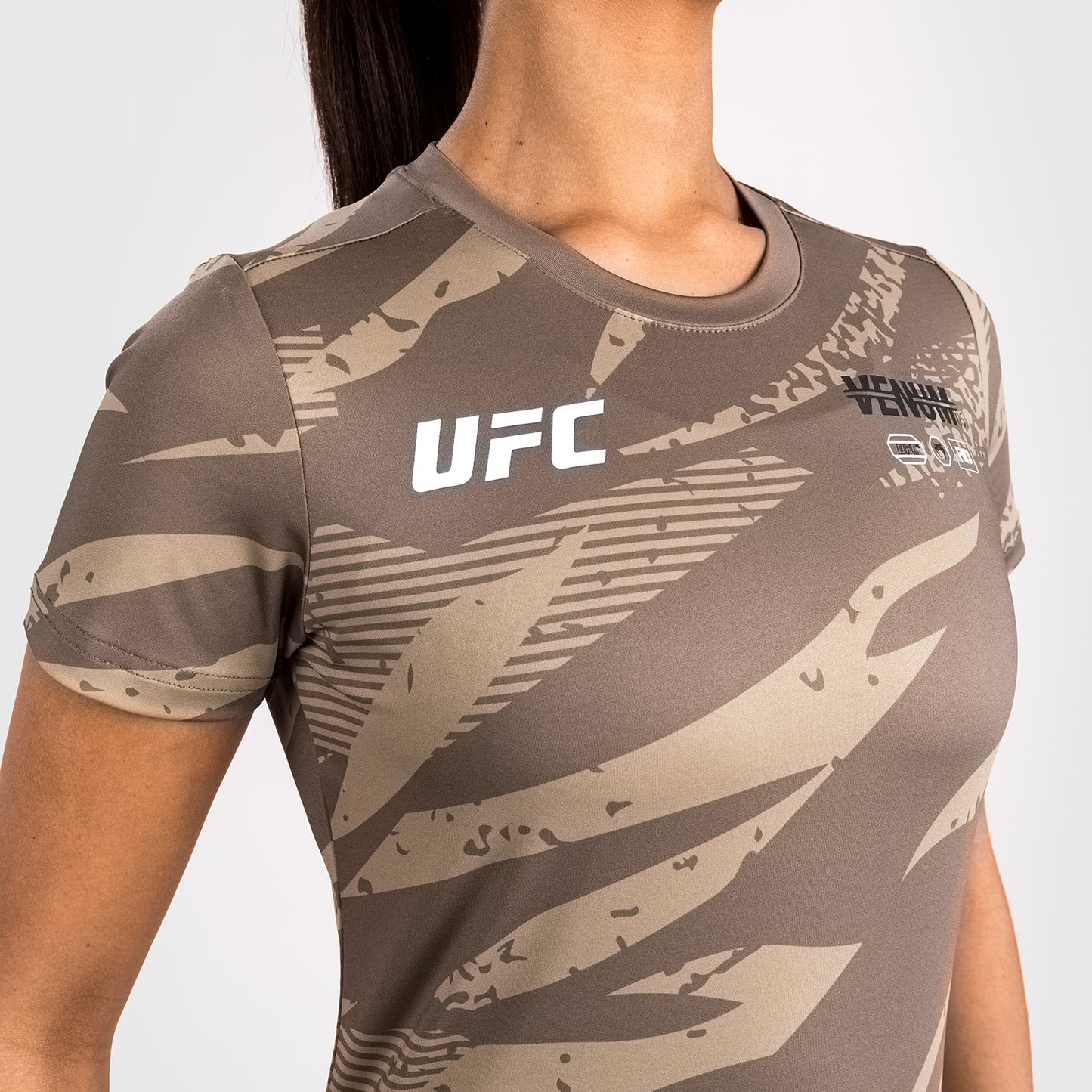 UFC Adrenaline by Venum Fight Week Frauen Dry-Tech-T-Shirt - Desert Camo
