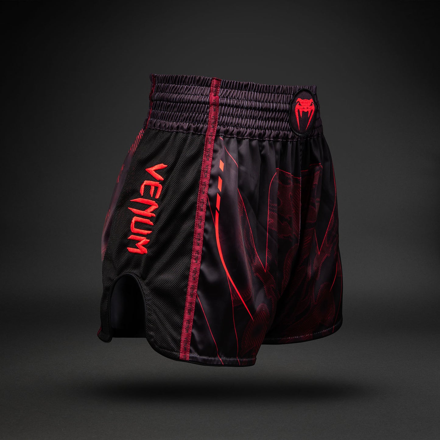 Venum Spectre Muay-Thai-Shorts – Schwarz/Rot