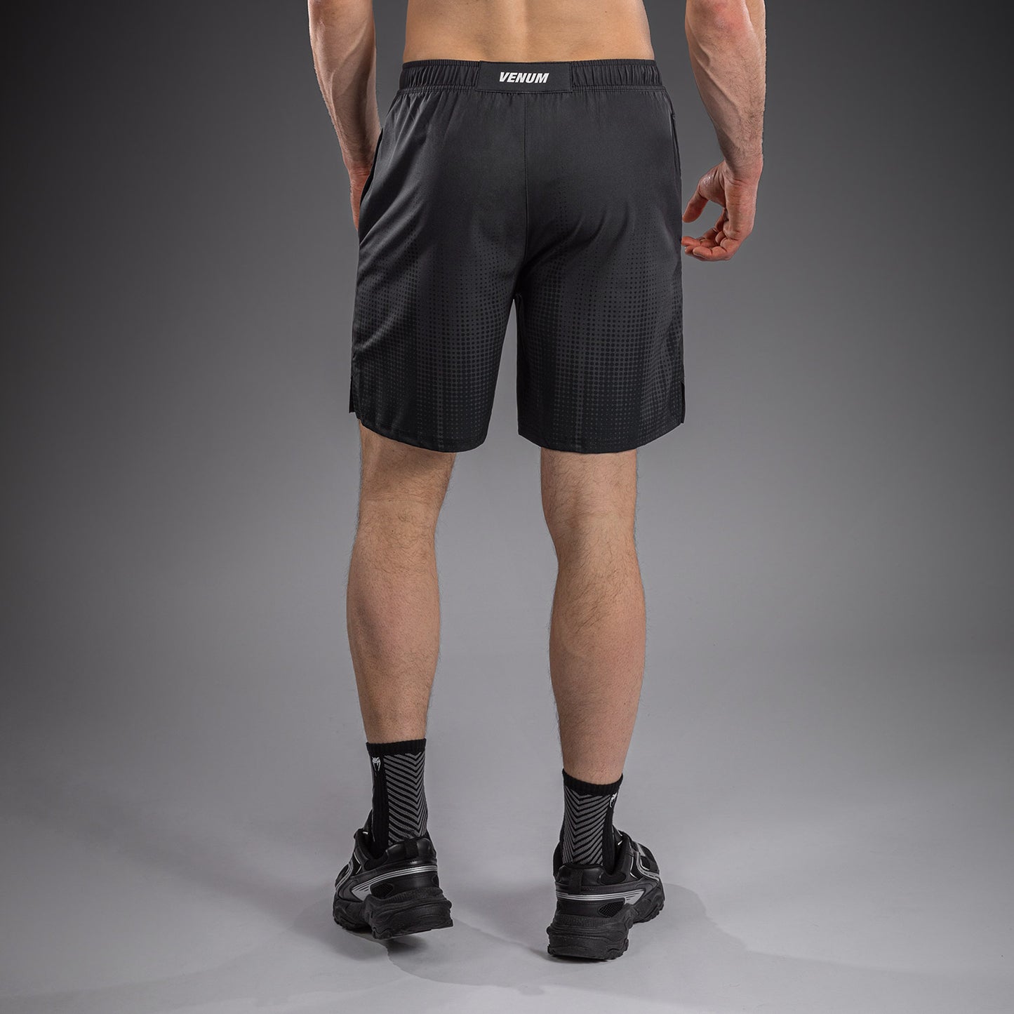 Venum Stealth Trainingsshorts – Schwarz/Weiß
