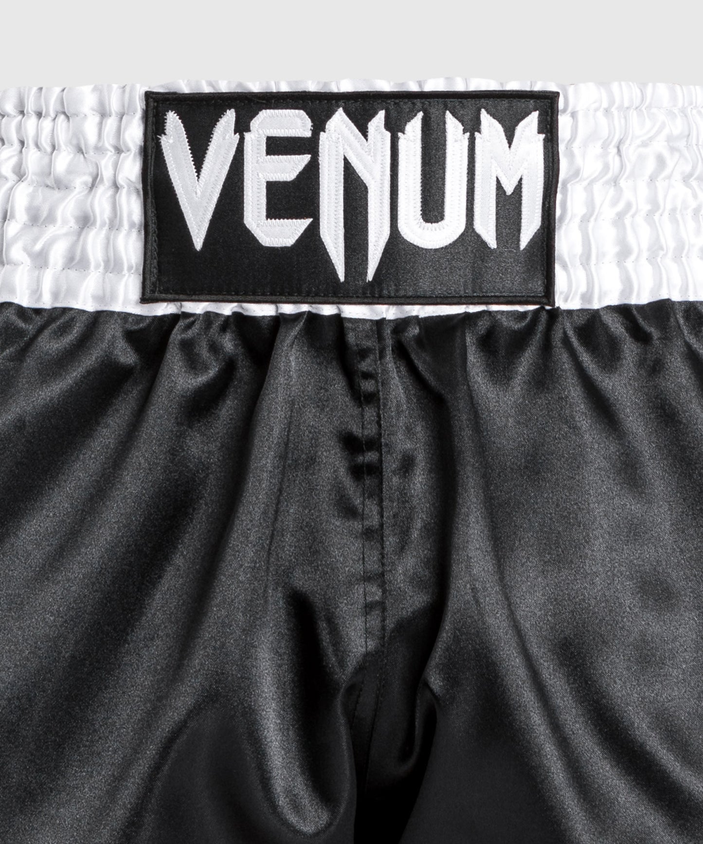 Venum Classic - Muay Thai Shorts Weiß/Schwarz/Weiß