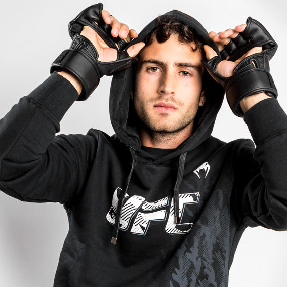 UFC Venum Authentic Fight Week Herren Pullover Hoodie - Schwarz