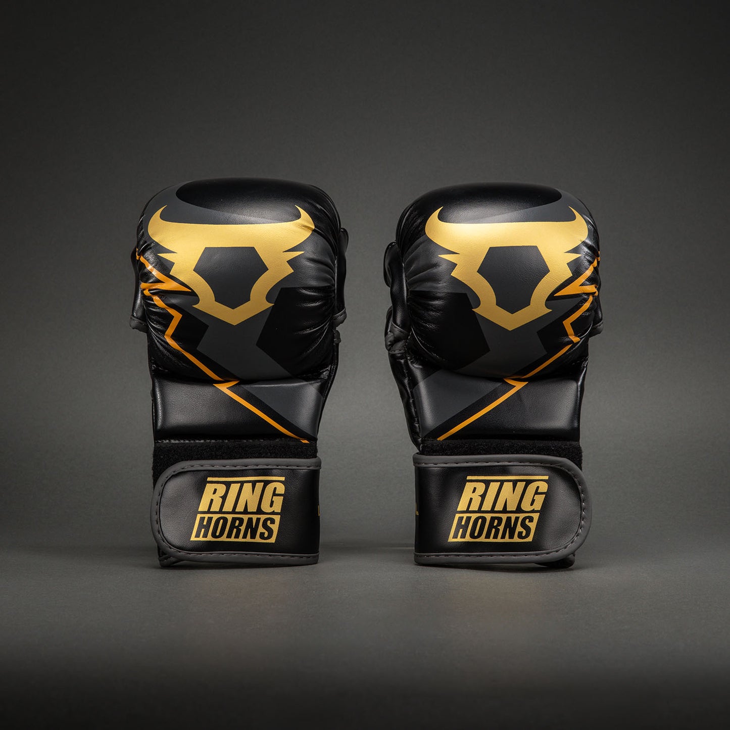 Ringhorns Charger by Venum MMA Sparringhandschuhe – Schwarz/Gold