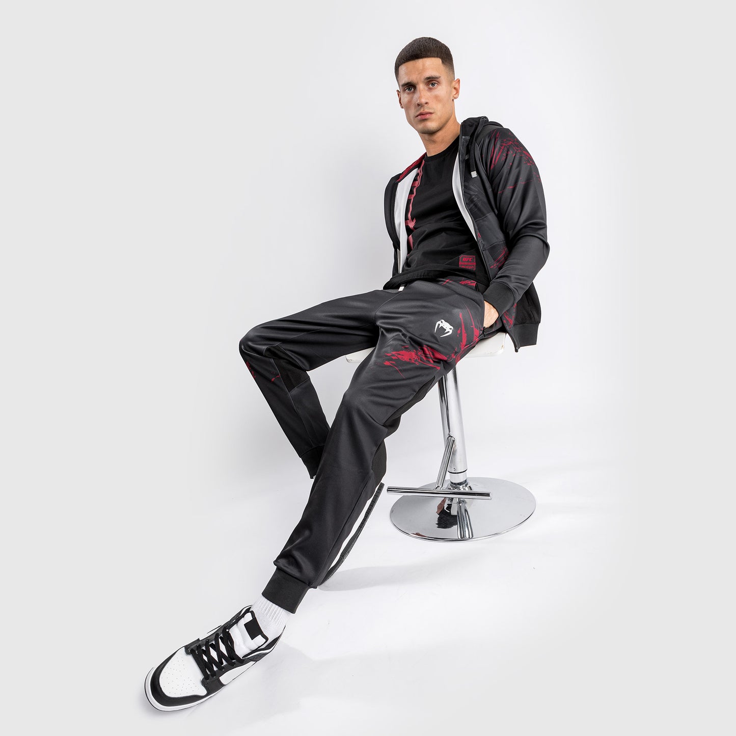 UFC Venum Authentic Fight Week 2.0 Zipped Sweatshirt –  Schwarz/Rot