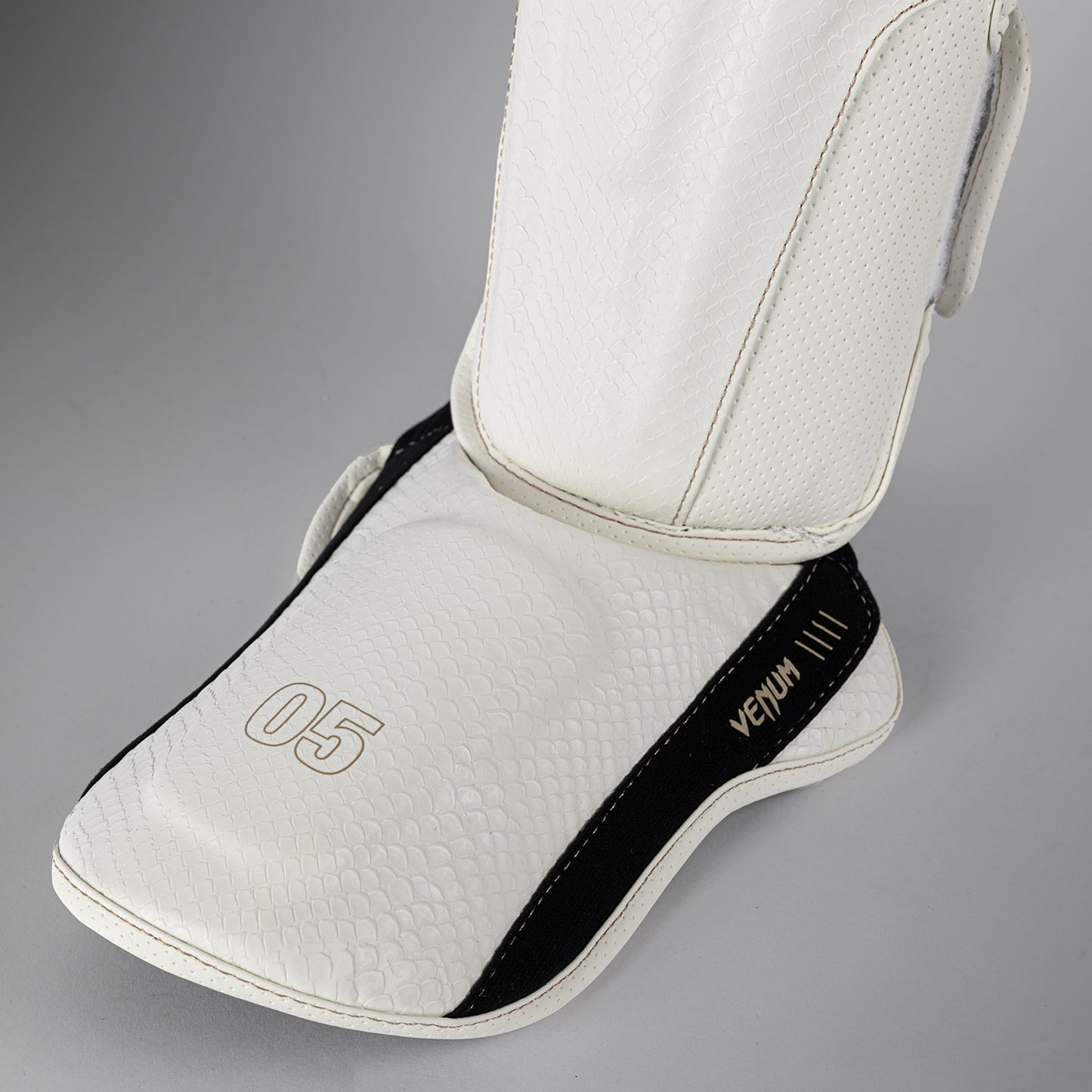 Venum Impact Evo Scales Schienbeinschoner – Elfenbein