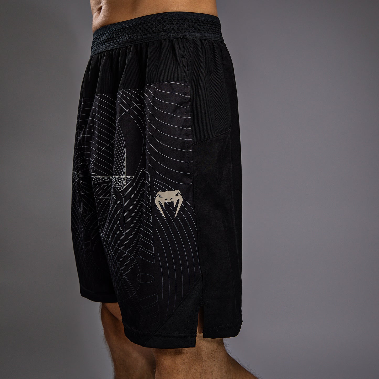 Venum G-Fit Air Herren Trainingsshorts - Tiefschwarz/Wüstensand