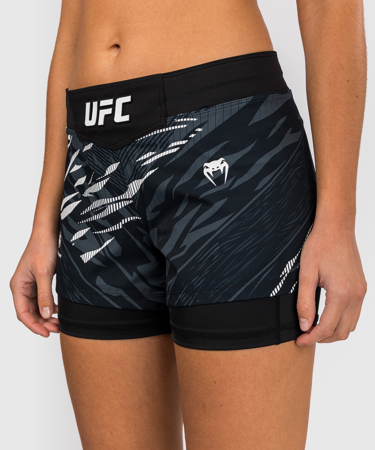 UFC Fusion by Venum Authentic Fight Night Damen Fight Short - Schwarz