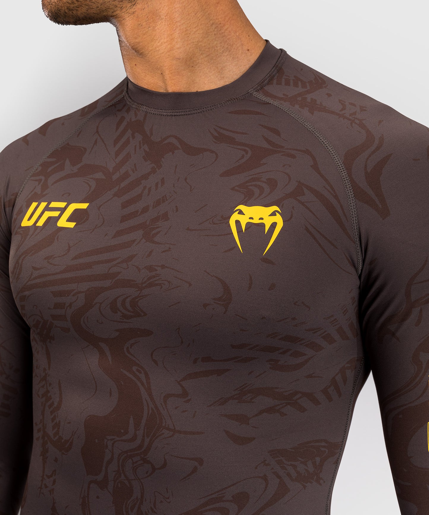 UFC Fusion by Venum Fight Week Herren Performance Langarm Rashguard - Erdiges Braun