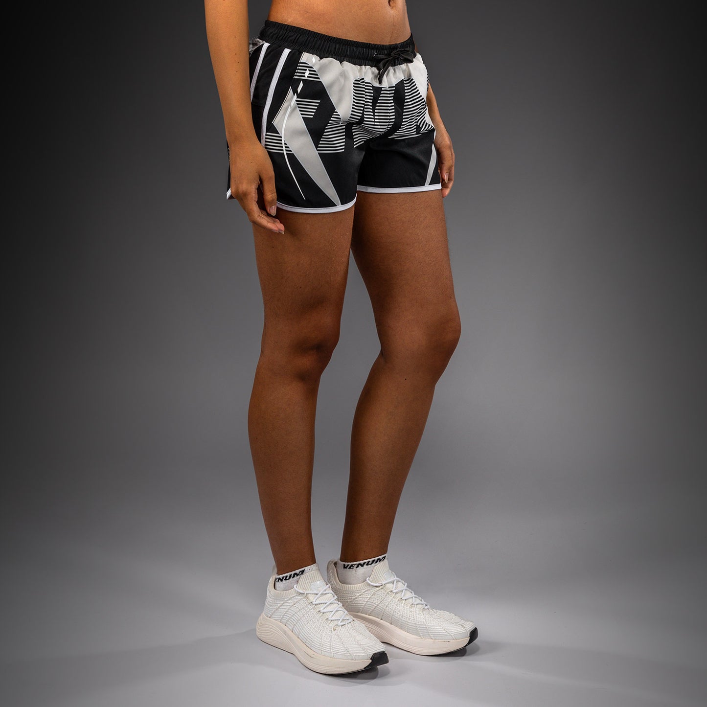 Venum Adrenaline Damen Trainingsshorts – Schwarz/Elfenbein