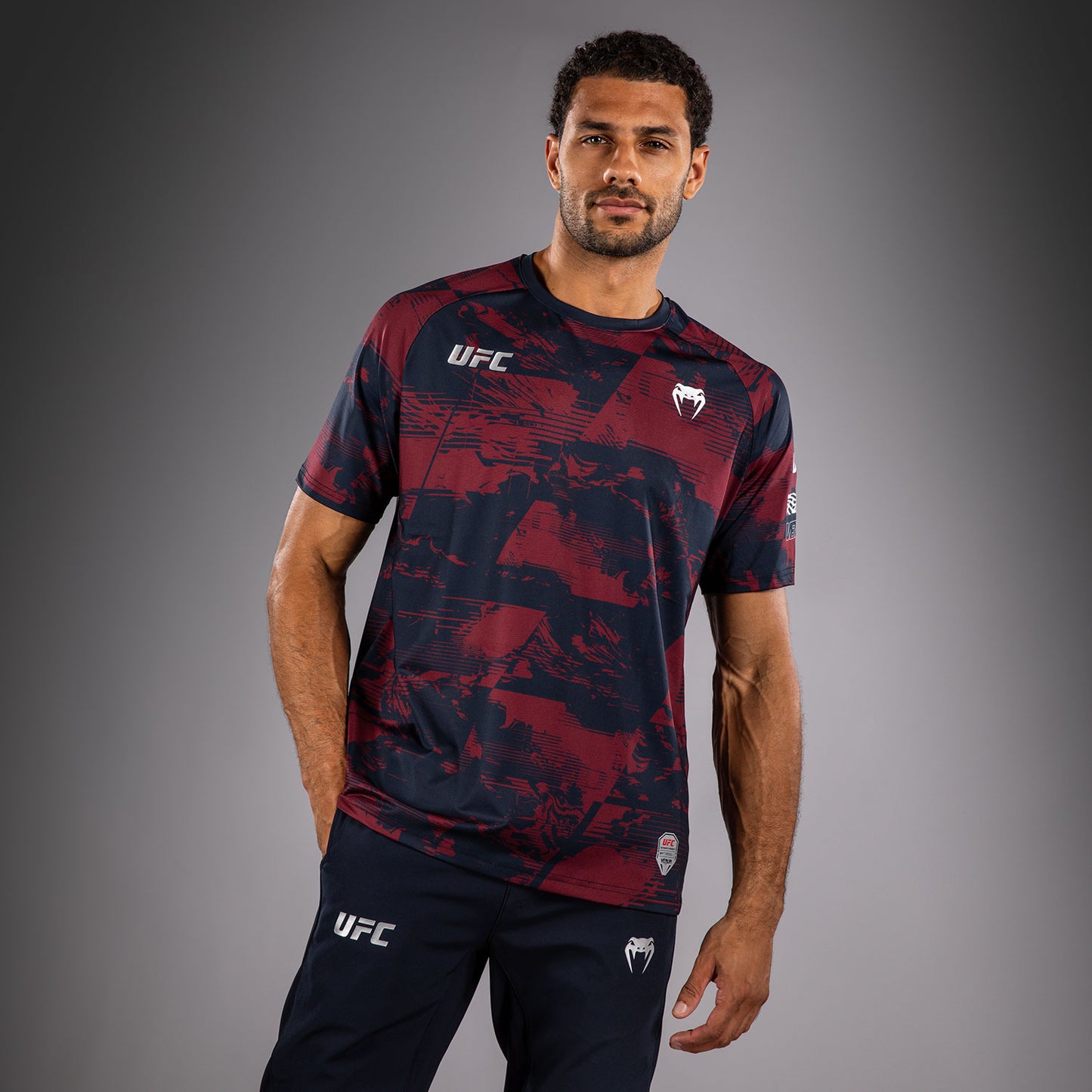 UFC Zenith by Venum Authentic Fight Week Performance Kurzarm T-Shirt Herren - Marineblau/Burgunderrot/Silber