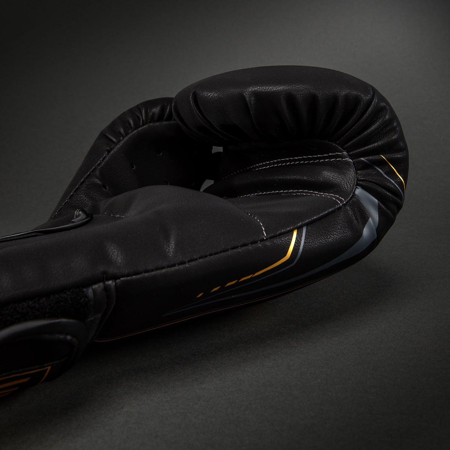 Venum Streamline Boxhandschuhe – Schwarz/Gold