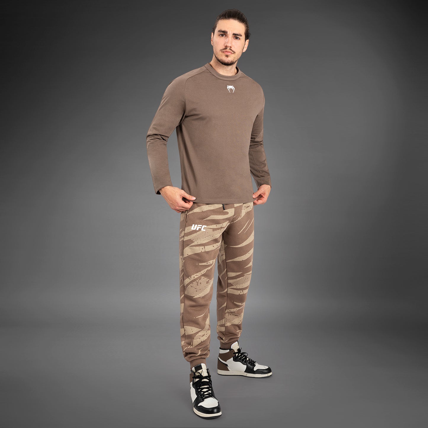 UFC Adrenaline by Venum Fight Week Herren Langarm T-Shirt - Bronze