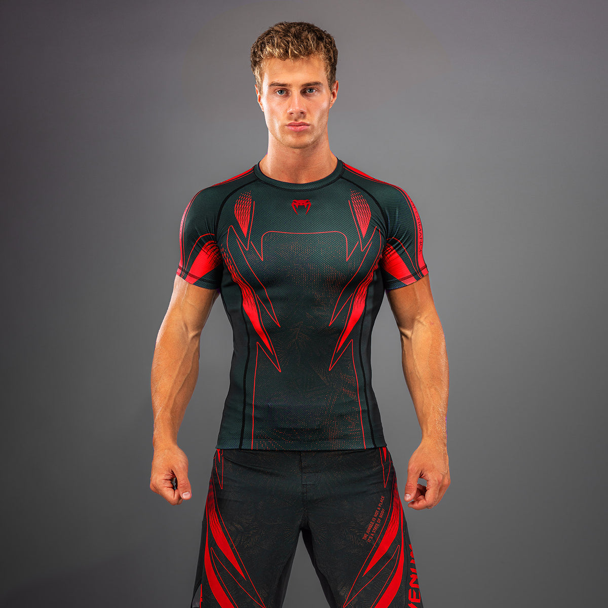 Venum Amazonia Reborn Kurzarm-Rashguard - Schwarz/Rot