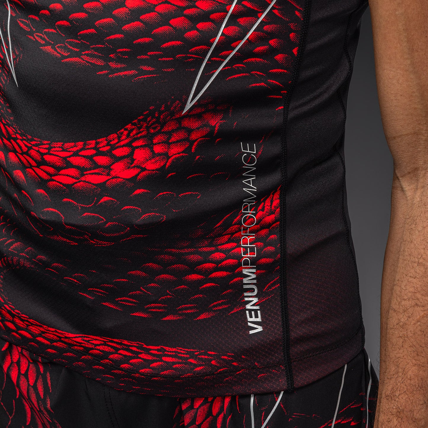 Venum Matupa Kurzarm Rashguard - Schwarz/Rot/Silber