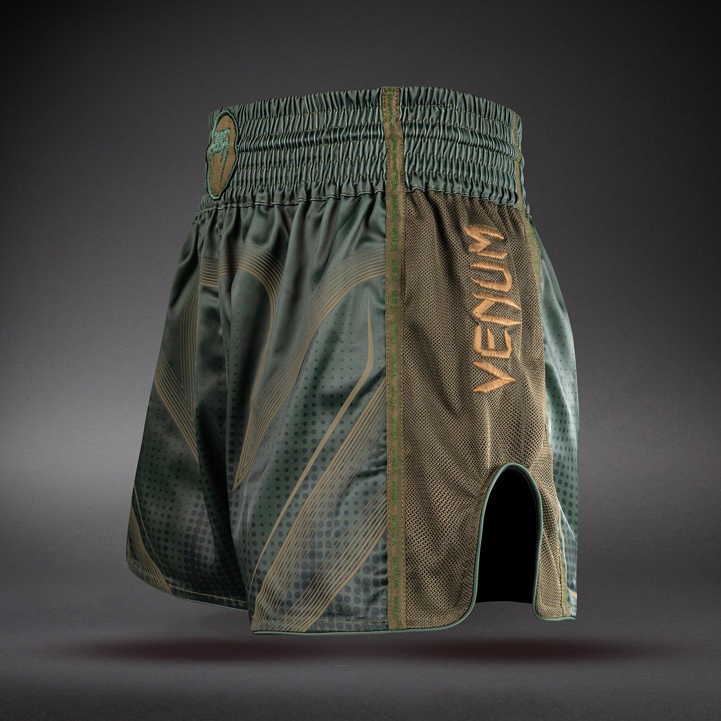 Venum Stealth Muay-Thai-Shorts – Khaki/Dunkelgrün