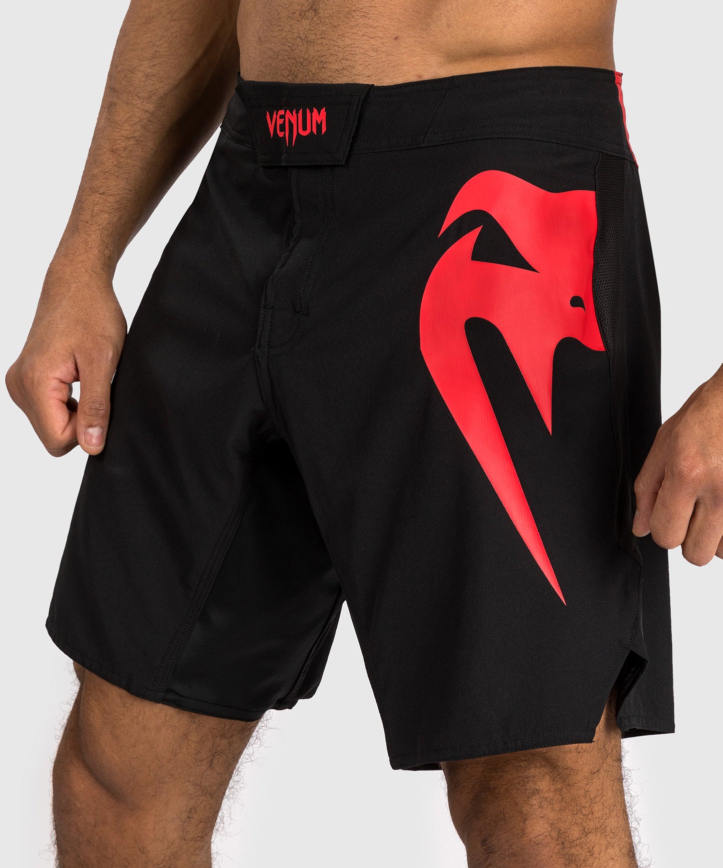 Venum Light 5.0 Fight Shorts - Schwarz/Rot