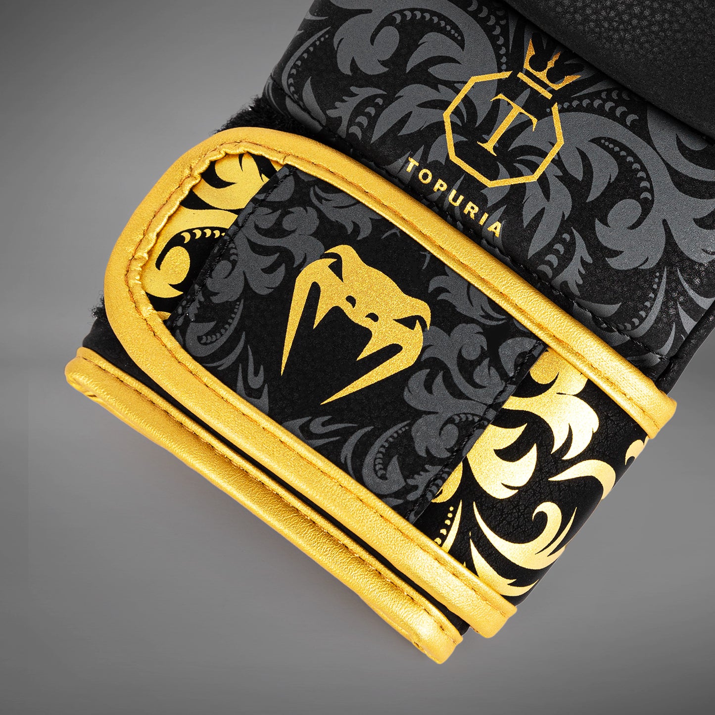Venum x Topuria Unmatched Edition MMA Sparring Handschuhe - Schwarz/Gold