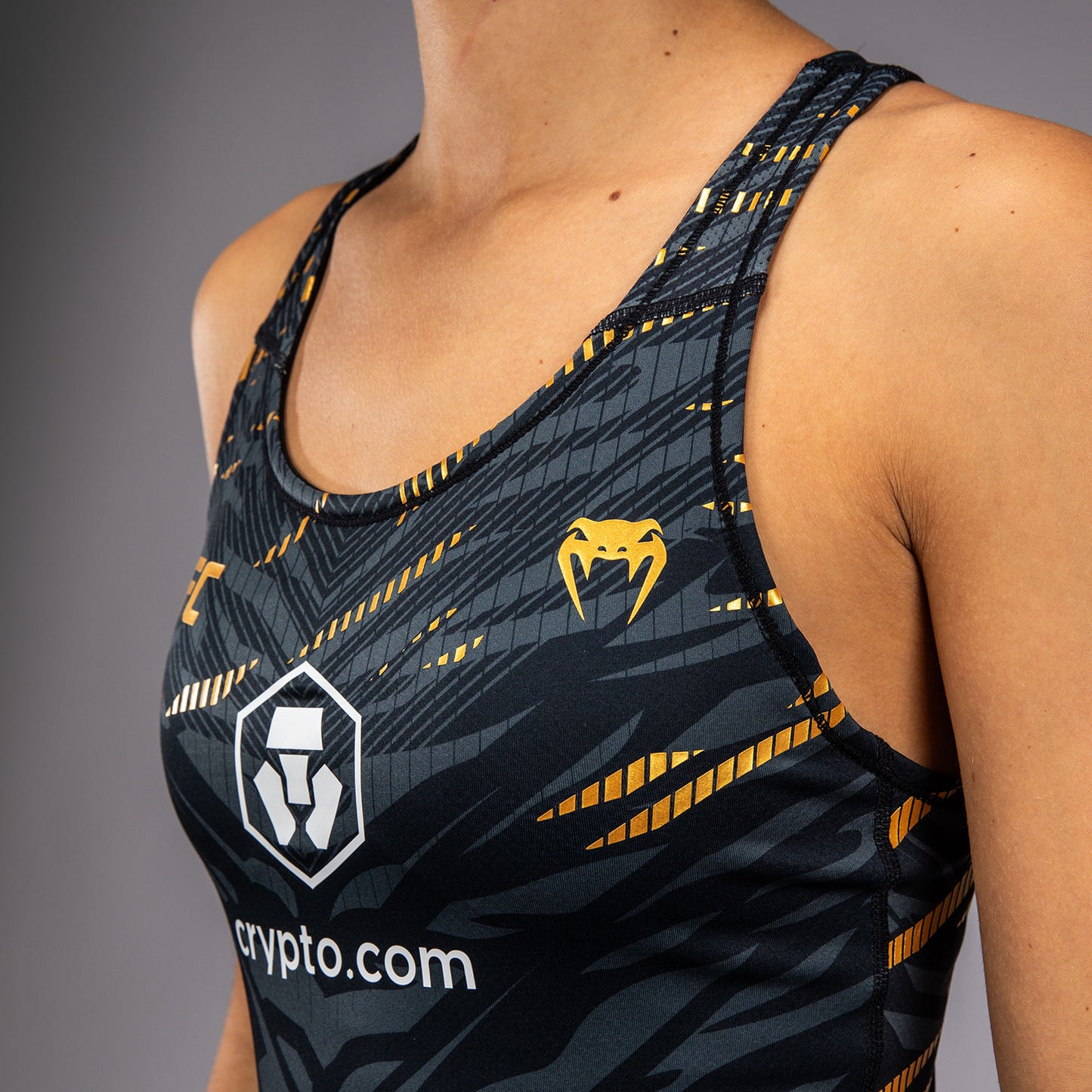 UFC Fusion by Venum Authentic Fight Night Damen Fitted Tank Mit Shelf Bra - Champion