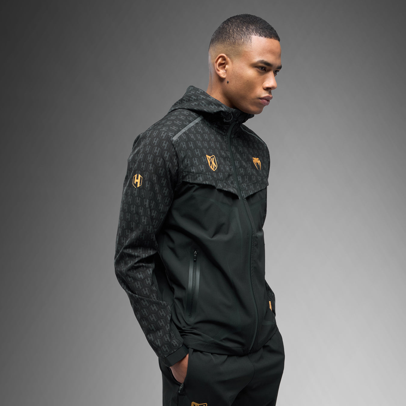 FK x Venum Hexagone MMA Komplettes Trainingsanzug-Set (Jacke + Hose) - Schwarz/Gold