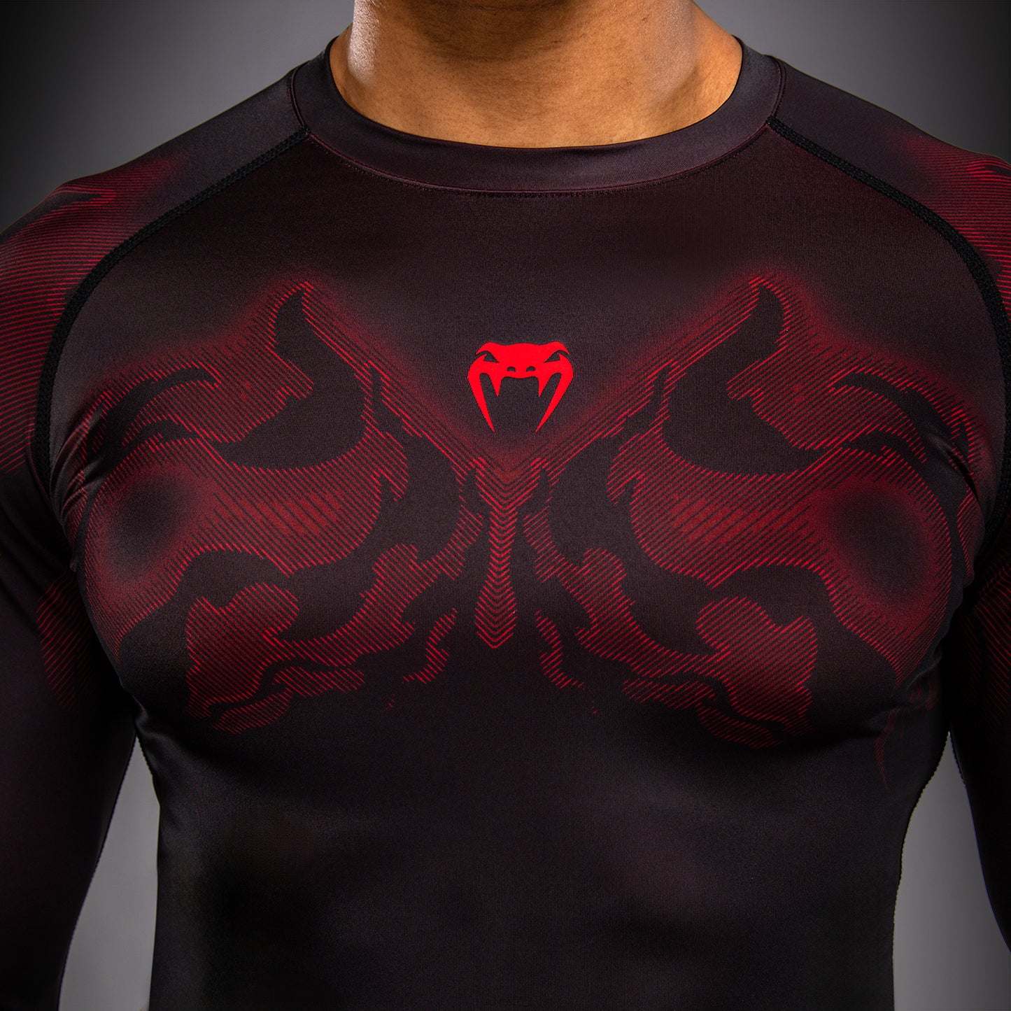 Venum Spectre Langarm Rashguard – Schwarz/Rot